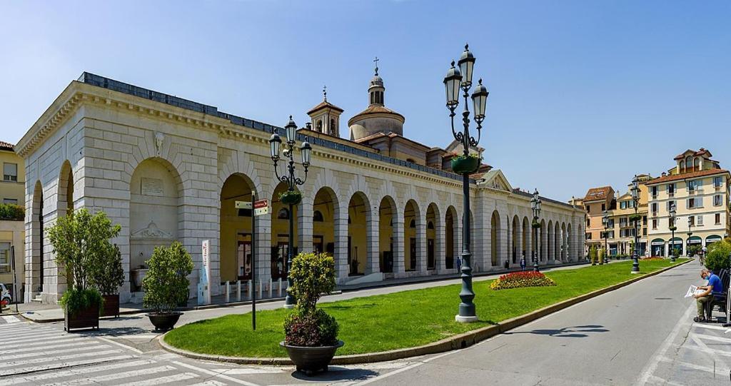 Mansarda A Due Passi Dal Centro Old2 Apartment Brescia Bagian luar foto